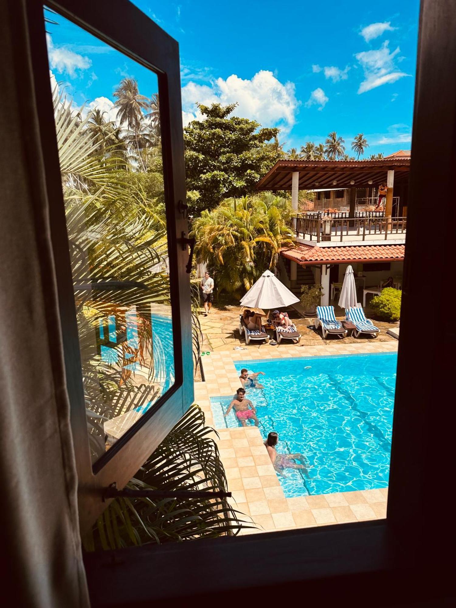 Green Parrot Beach Resort タンガラ エクステリア 写真