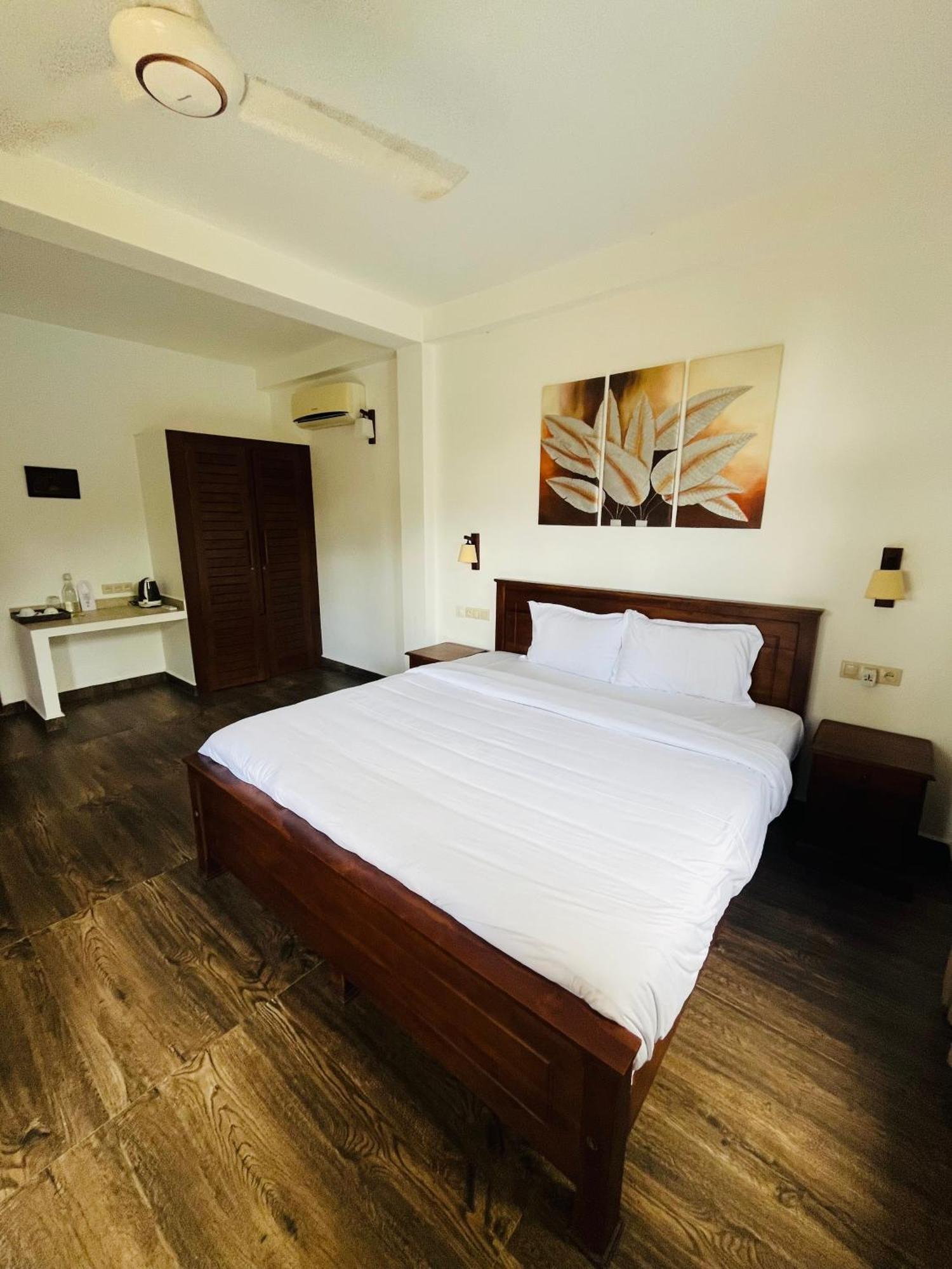 Green Parrot Beach Resort タンガラ エクステリア 写真