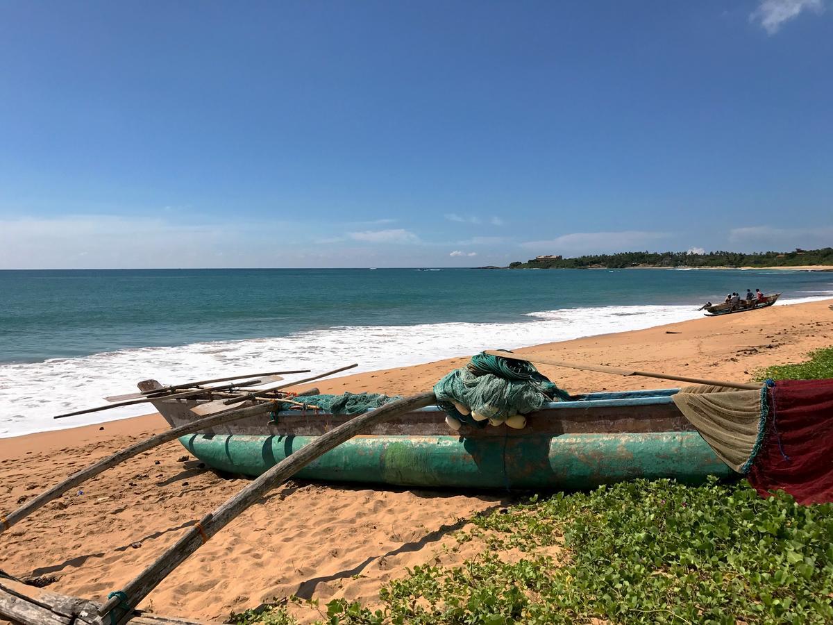 Green Parrot Beach Resort タンガラ エクステリア 写真