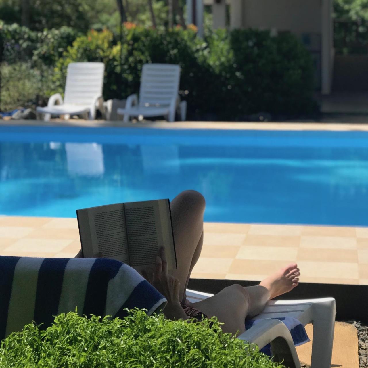 Green Parrot Beach Resort タンガラ エクステリア 写真