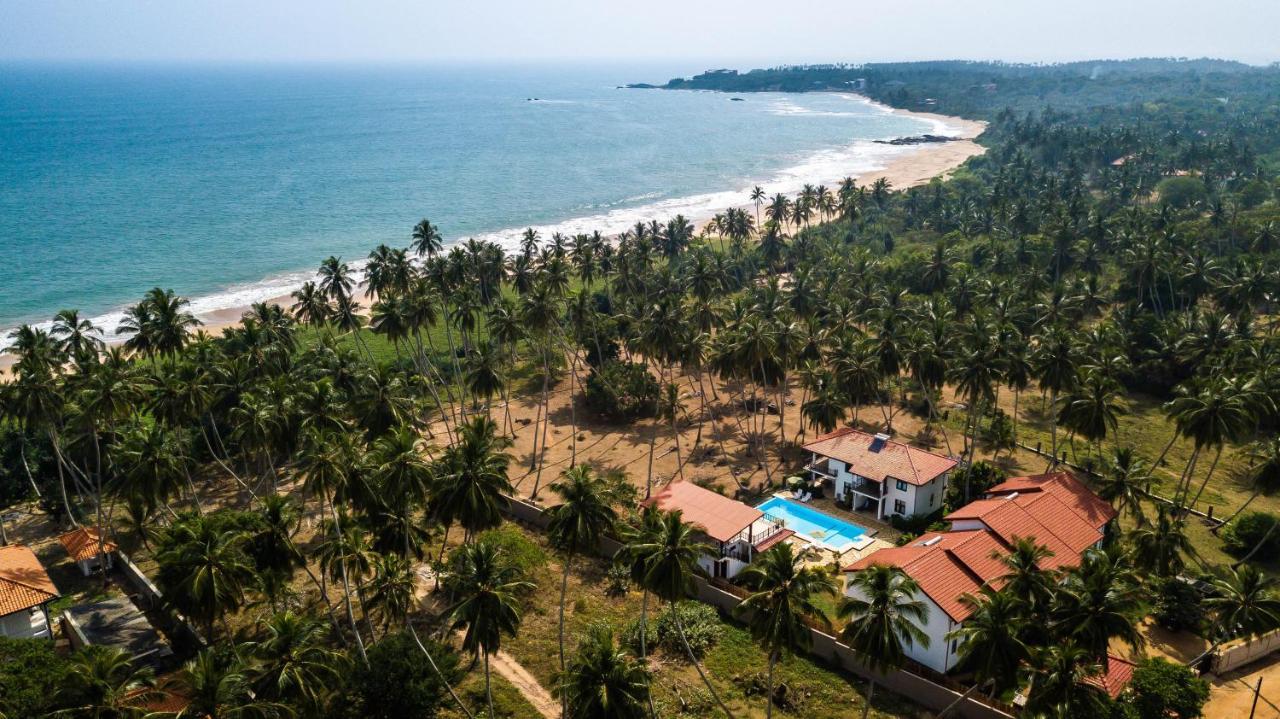 Green Parrot Beach Resort タンガラ エクステリア 写真