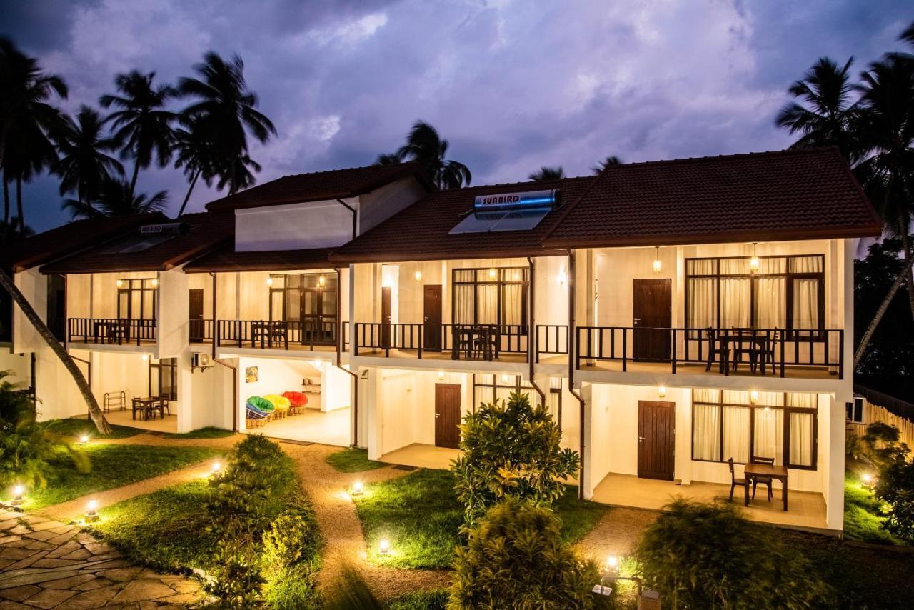 Green Parrot Beach Resort タンガラ エクステリア 写真