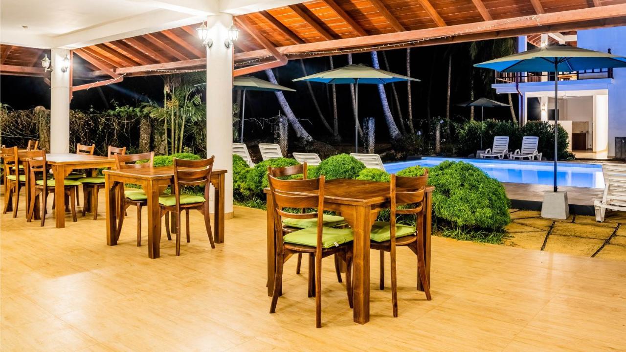 Green Parrot Beach Resort タンガラ エクステリア 写真