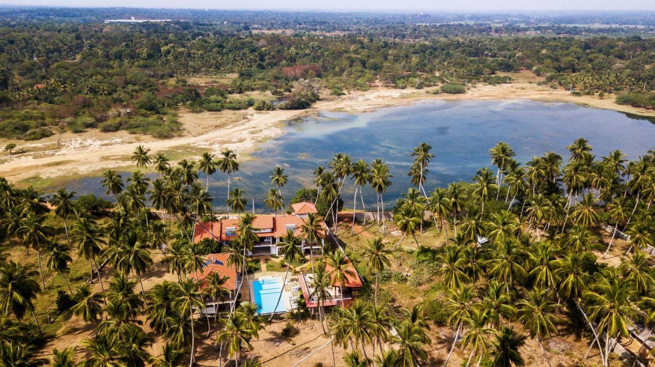 Green Parrot Beach Resort タンガラ エクステリア 写真